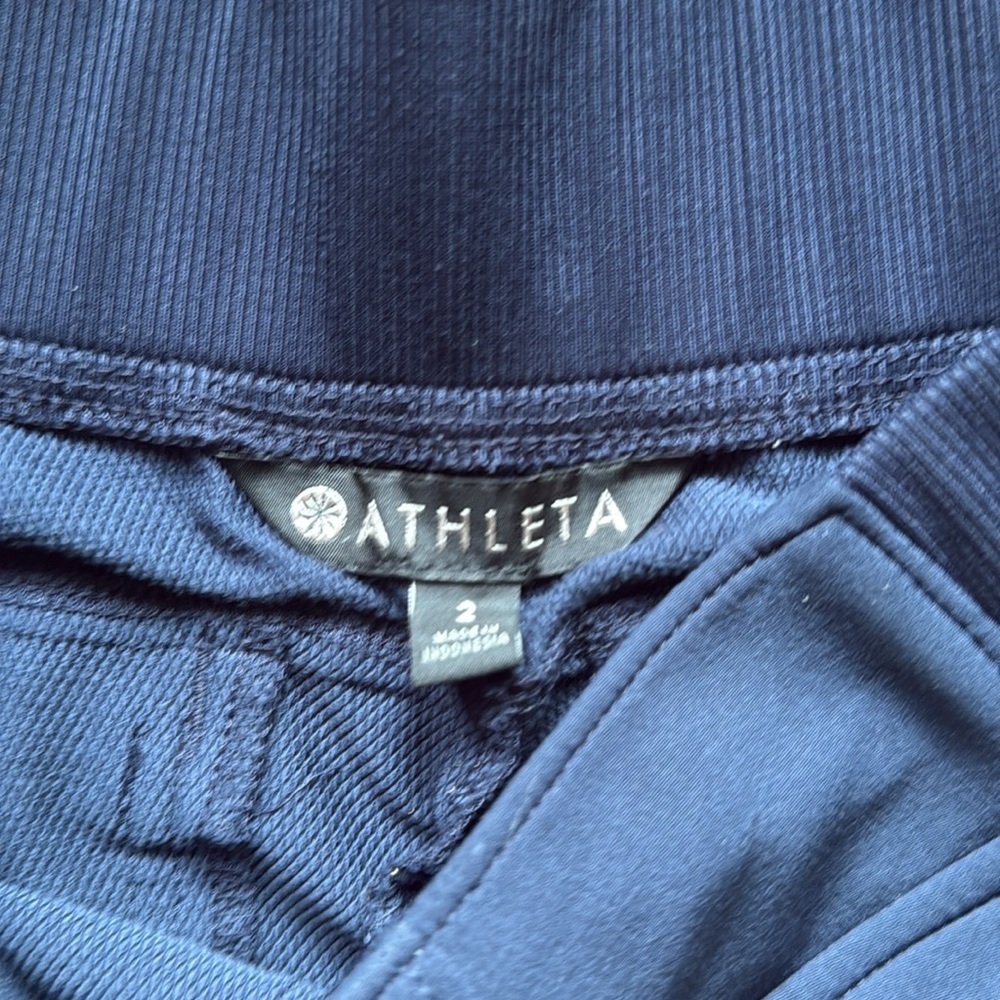 Women’s Athleta navy blue shirt, size 2 - Picture 7 of 10